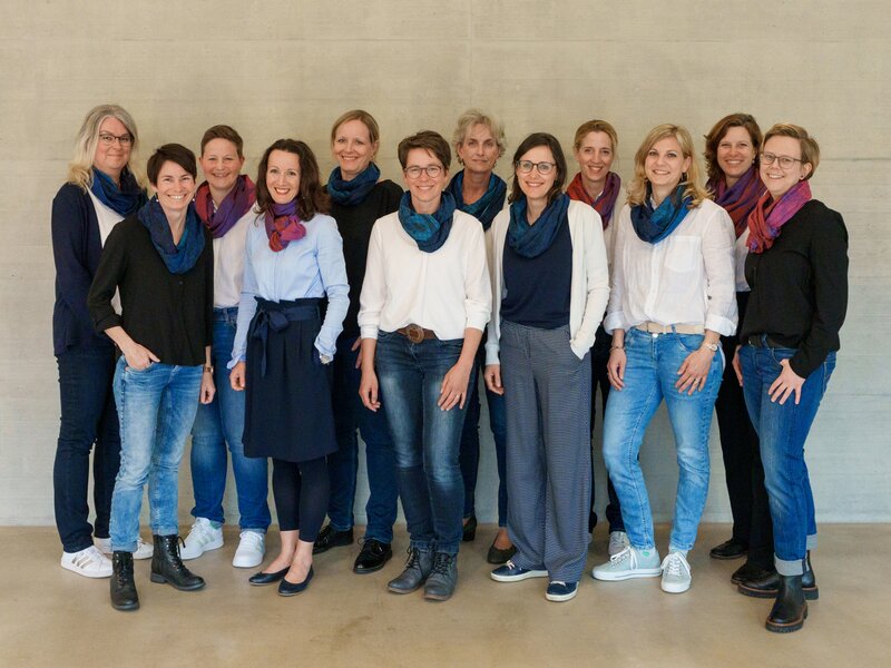 von links: Irena Businger, Andrea Clavadetscher, Daniela Ziegler, Germaine Siegwart, Viviane Flury, Ursi von Rotz, Erika Dettling, Patrizia Vonwil, Nadine Strickler, Tamara Joller, Esther Bühlmann, Stefanie Wittwer